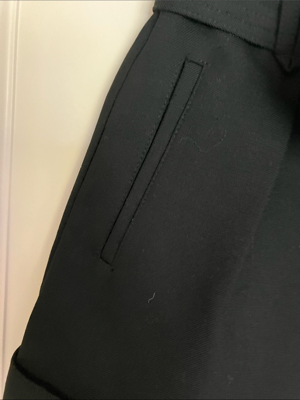 Sezane High-Waist Black Belted Women's Shorts - Picture 8 of 8